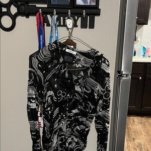 Karen Kane Black & White Abstract Button-Front Shirt